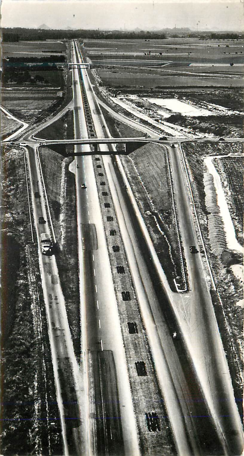 CPM L'Autoroute du Nord entre Lille et Douai Vocabulaire Geographique